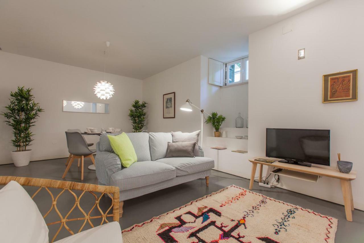 Renovated Apart With Private Courtyard, By Timecooler リスボン エクステリア 写真