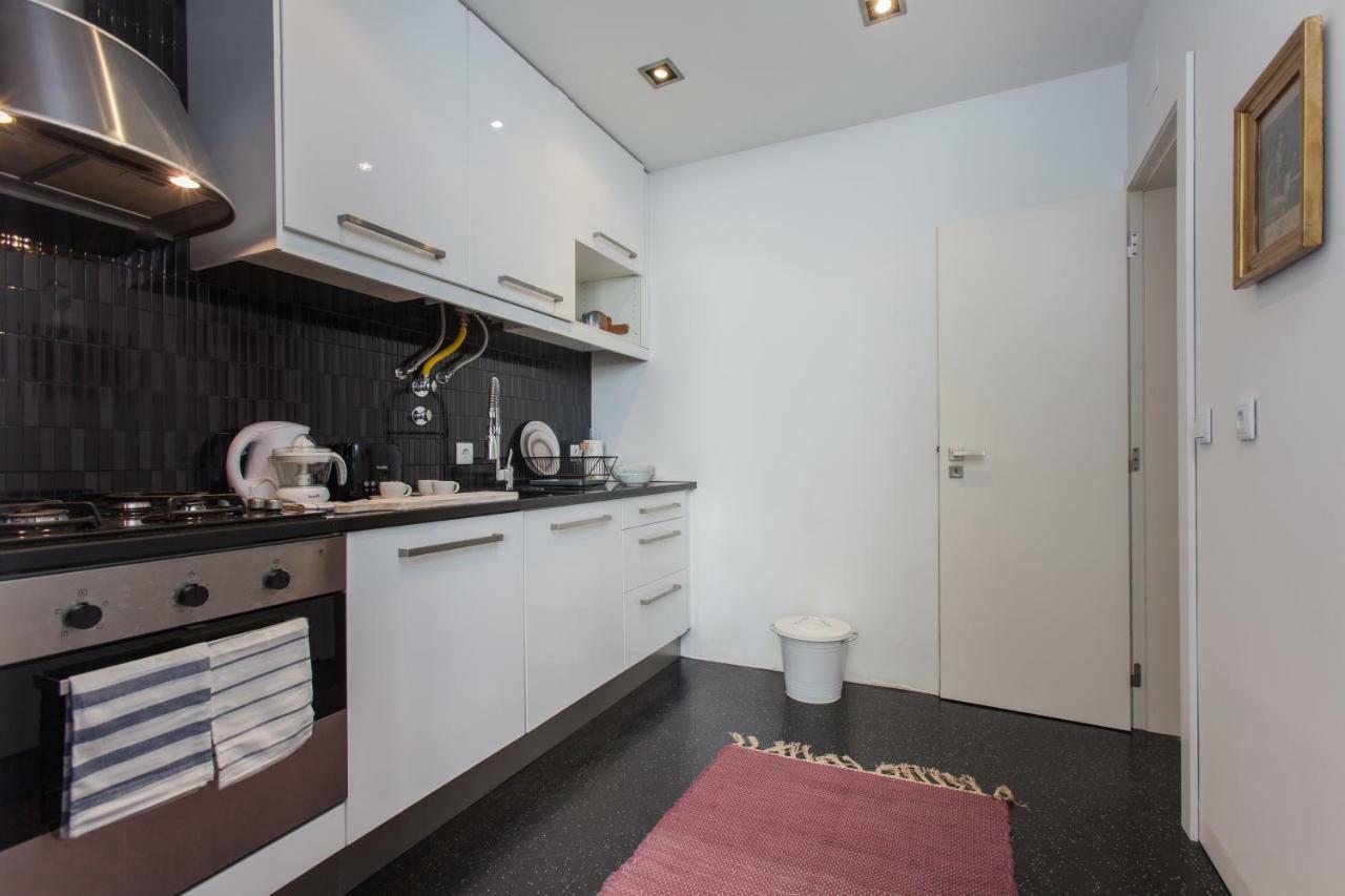 Renovated Apart With Private Courtyard, By Timecooler リスボン エクステリア 写真